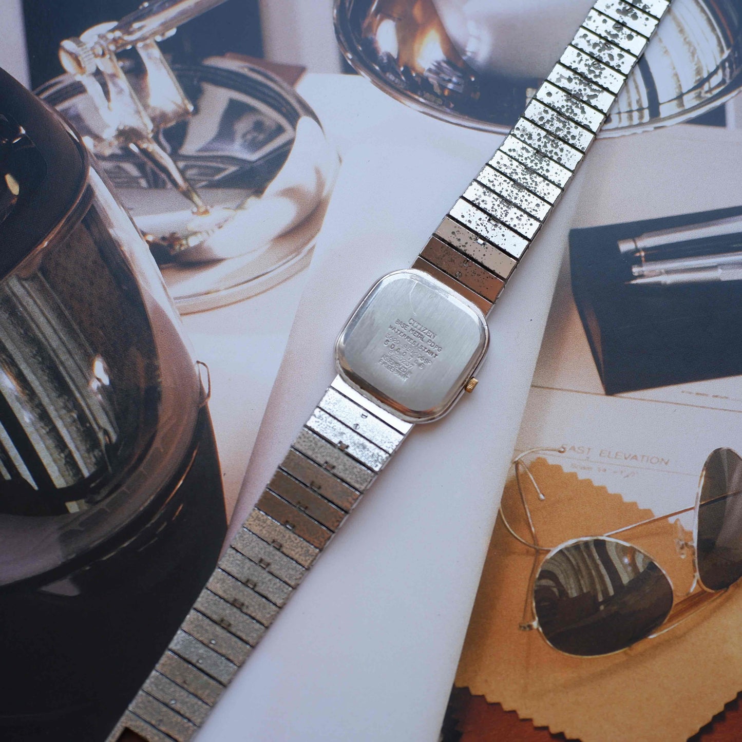 Vintage Citizen Dress Integrated Two-Tone Bracelet Strcutured Champagne Dial 80s
