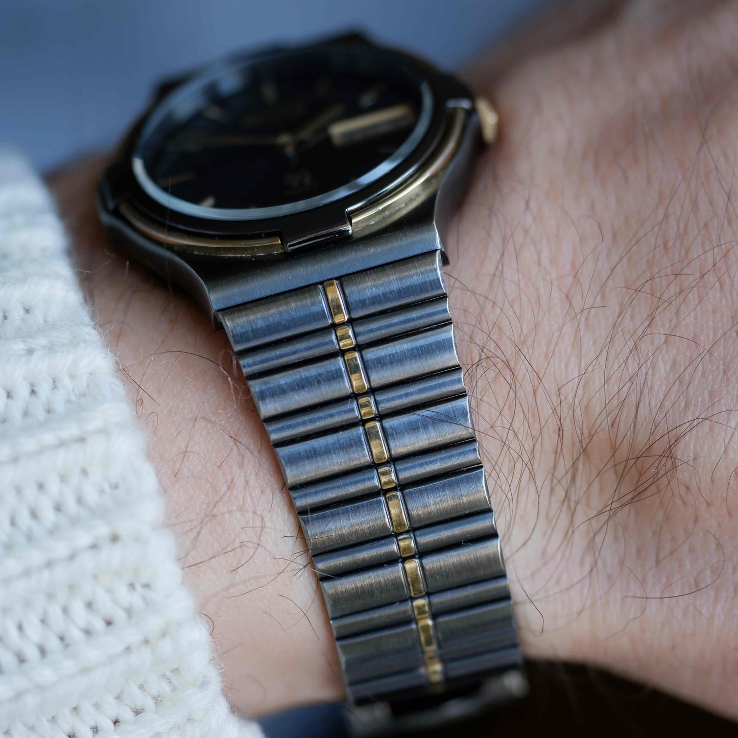 Vintage Seiko SQ100 Day and Date Quartz Black and Gold from the 80s