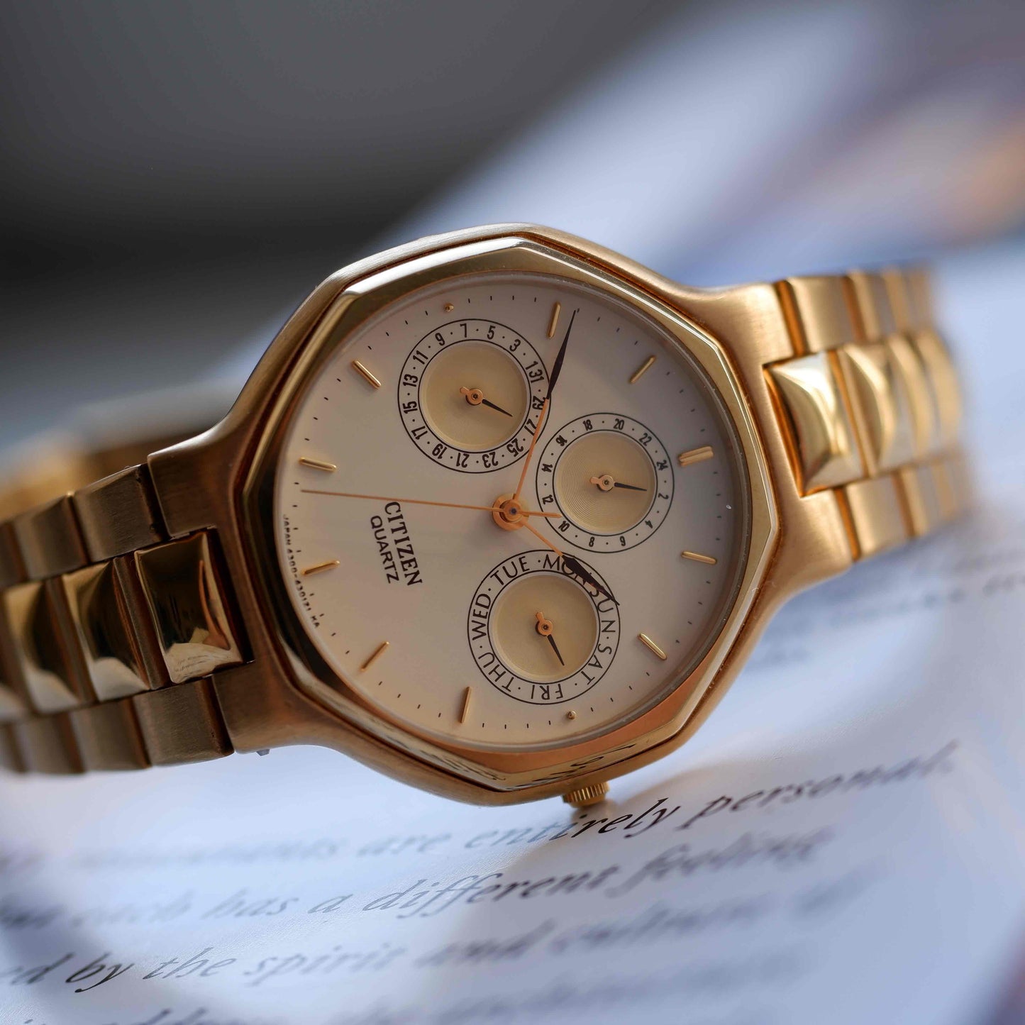 Vintage Citizen Dress Watch 90s Gold White Sub Dial Quartz Mint