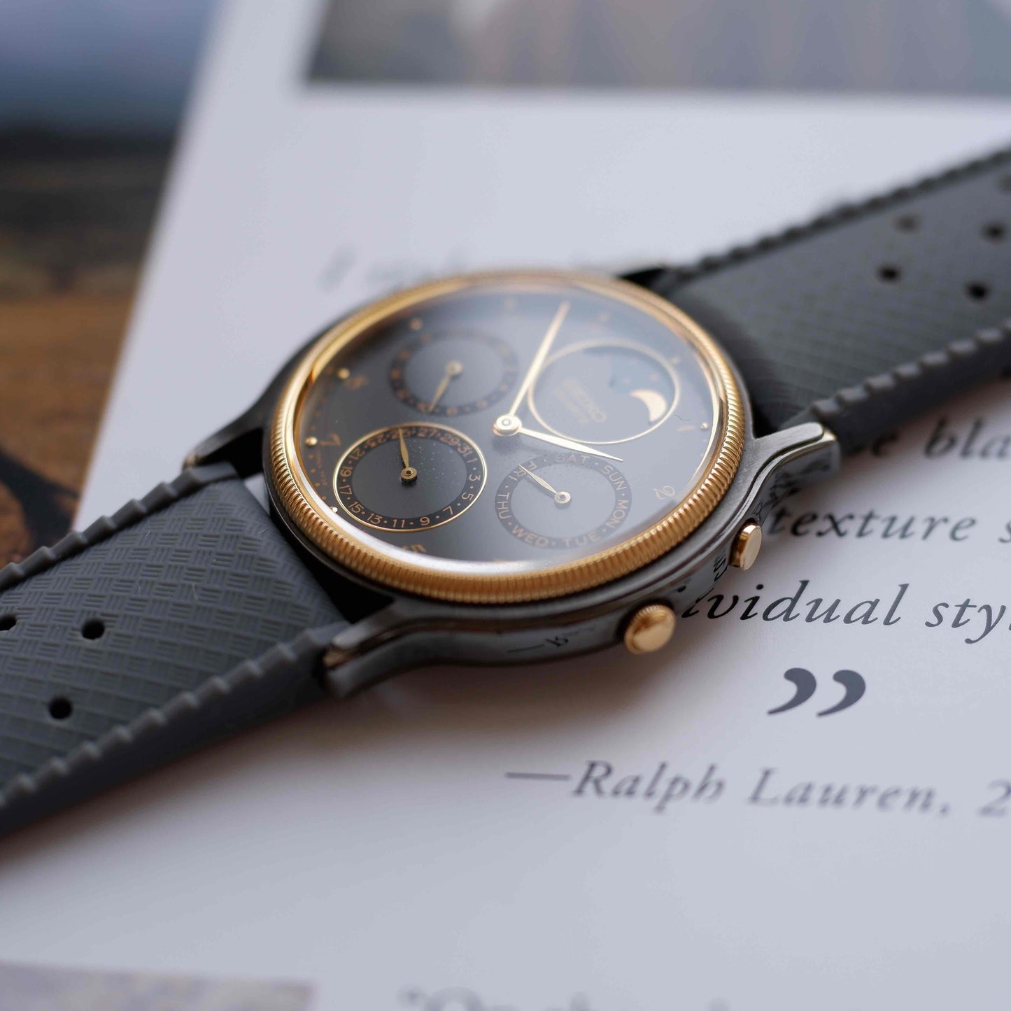 Vintage Seiko Ref. 7F38-6030 Moon Phase Calendar Watch 80s Black Gold Mint