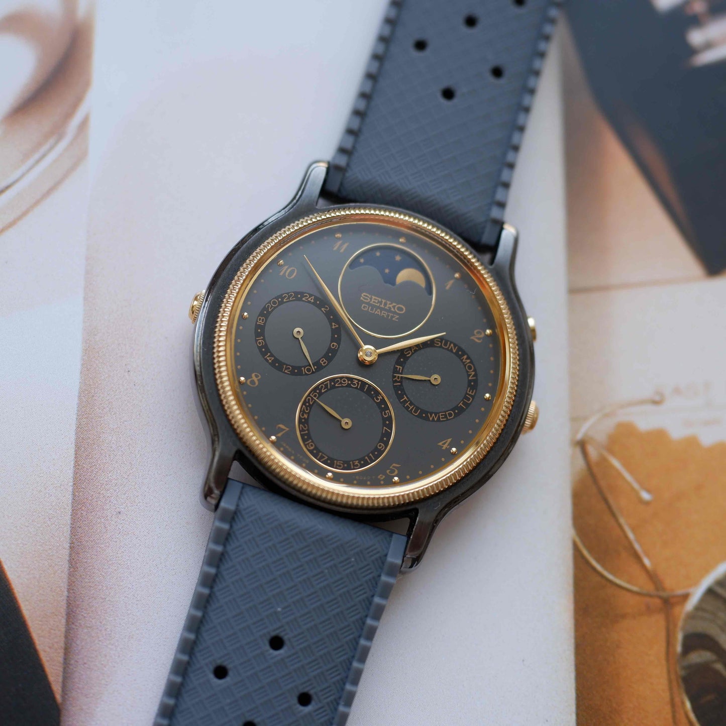 Vintage Seiko Ref. 7F38-6030 Moon Phase Calendar Watch 80s Black Gold Mint