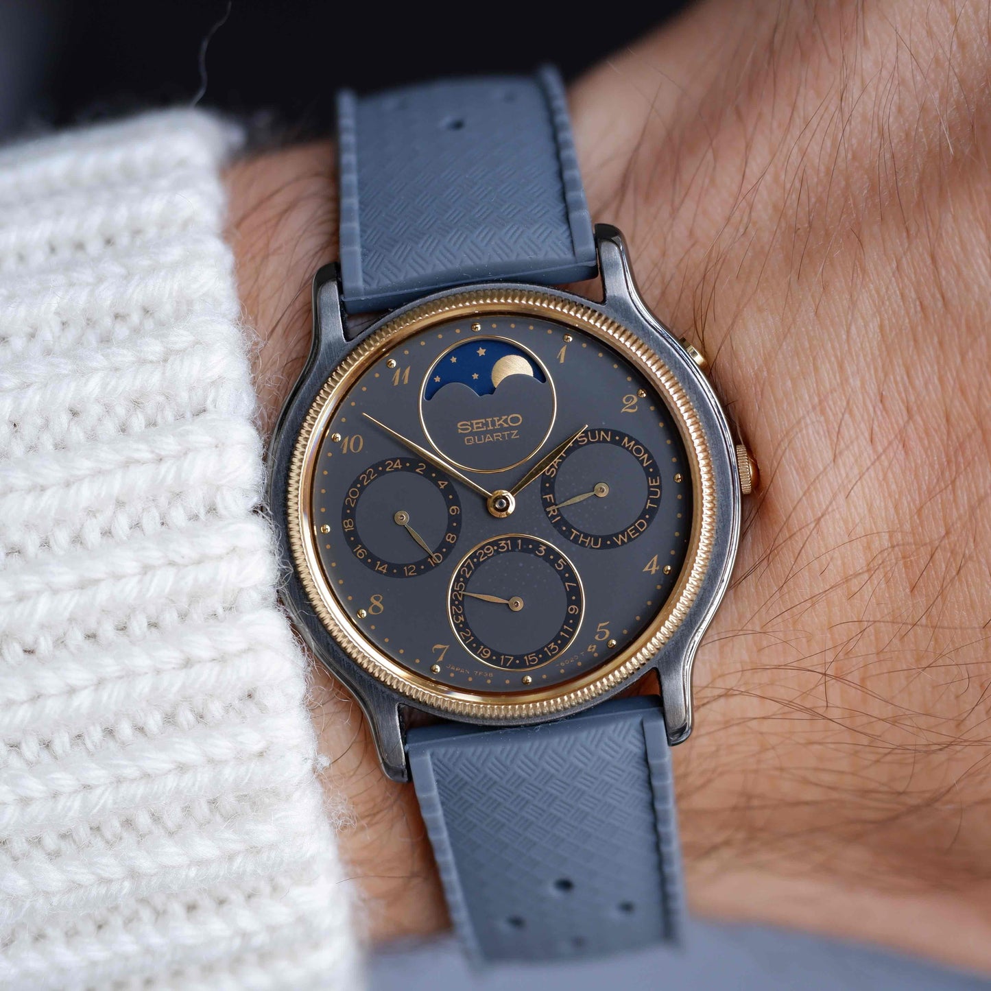 Vintage Seiko Ref. 7F38-6030 Moon Phase Calendar Watch 80s Black Gold Mint