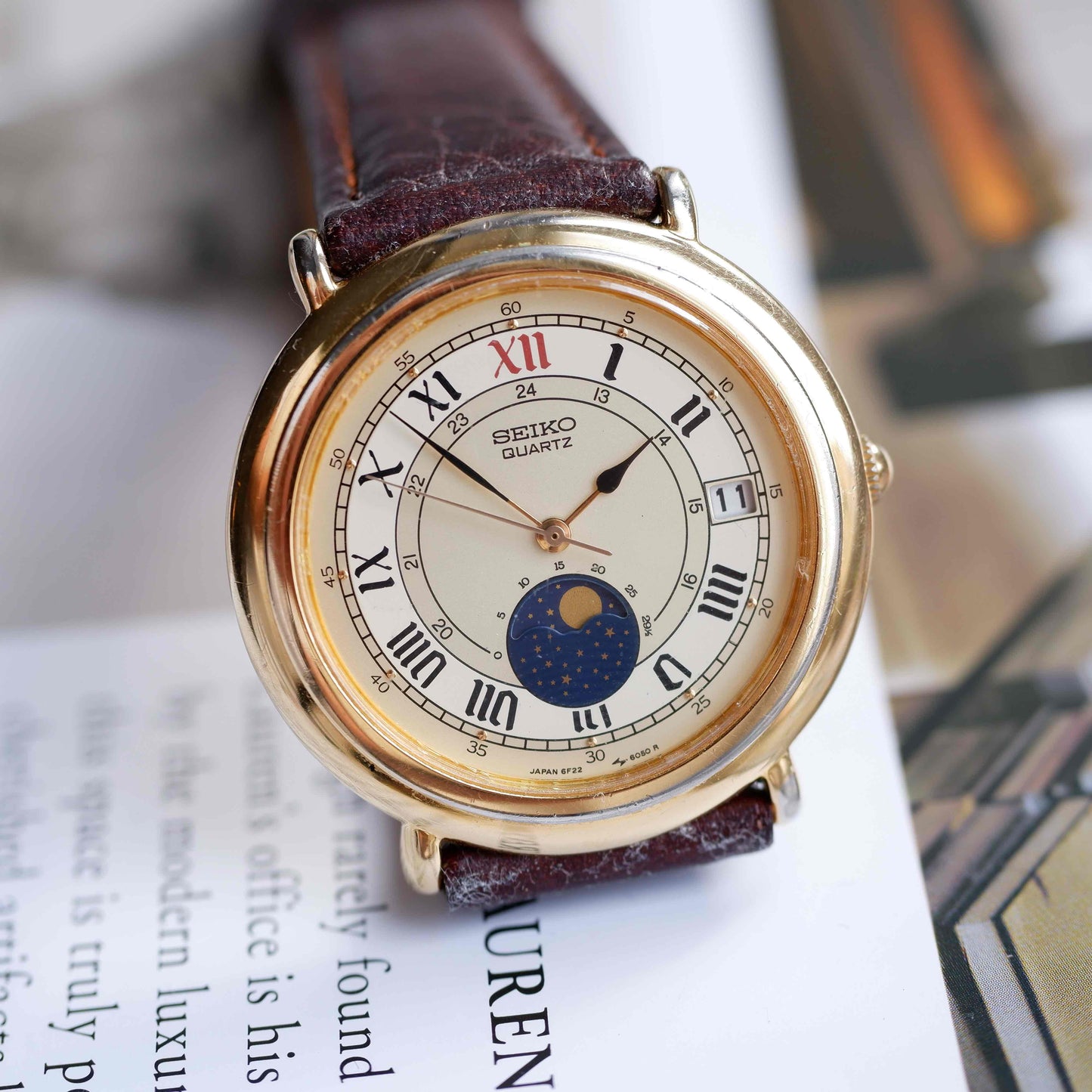 Vintage Seiko Moon Phase Ref.6F22-6059 Dress Watch 80s Gold White Dial Quartz