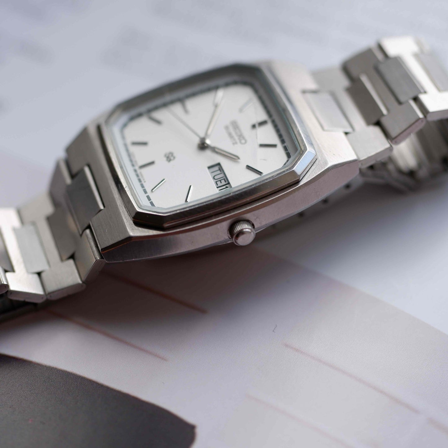 Vintage Seiko Tank Style Watch 80s Silver White Dial Integrated Bracelet Quartz