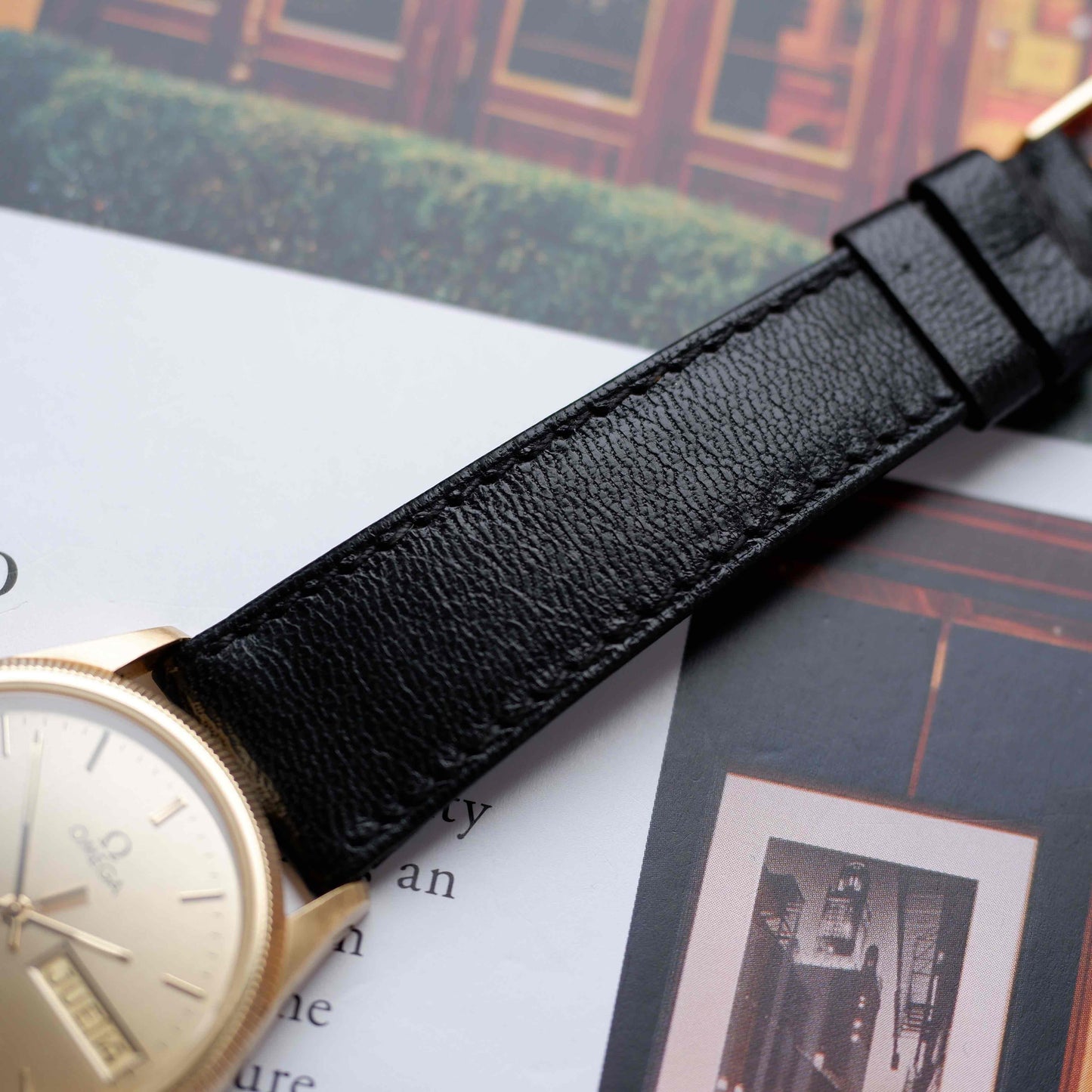 Vintage Omega Seamaster Golden 70s Engine-Turned Bezel Quartz – MINT