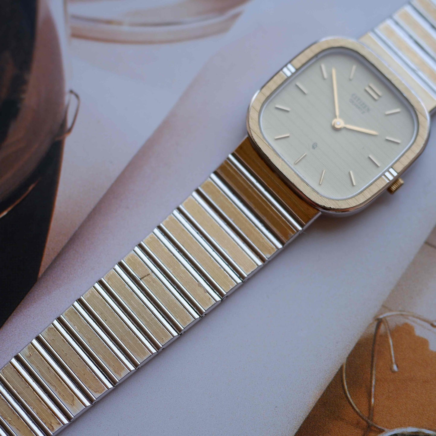 Vintage Citizen Dress Integrated Two-Tone Bracelet Strcutured Champagne Dial 80s