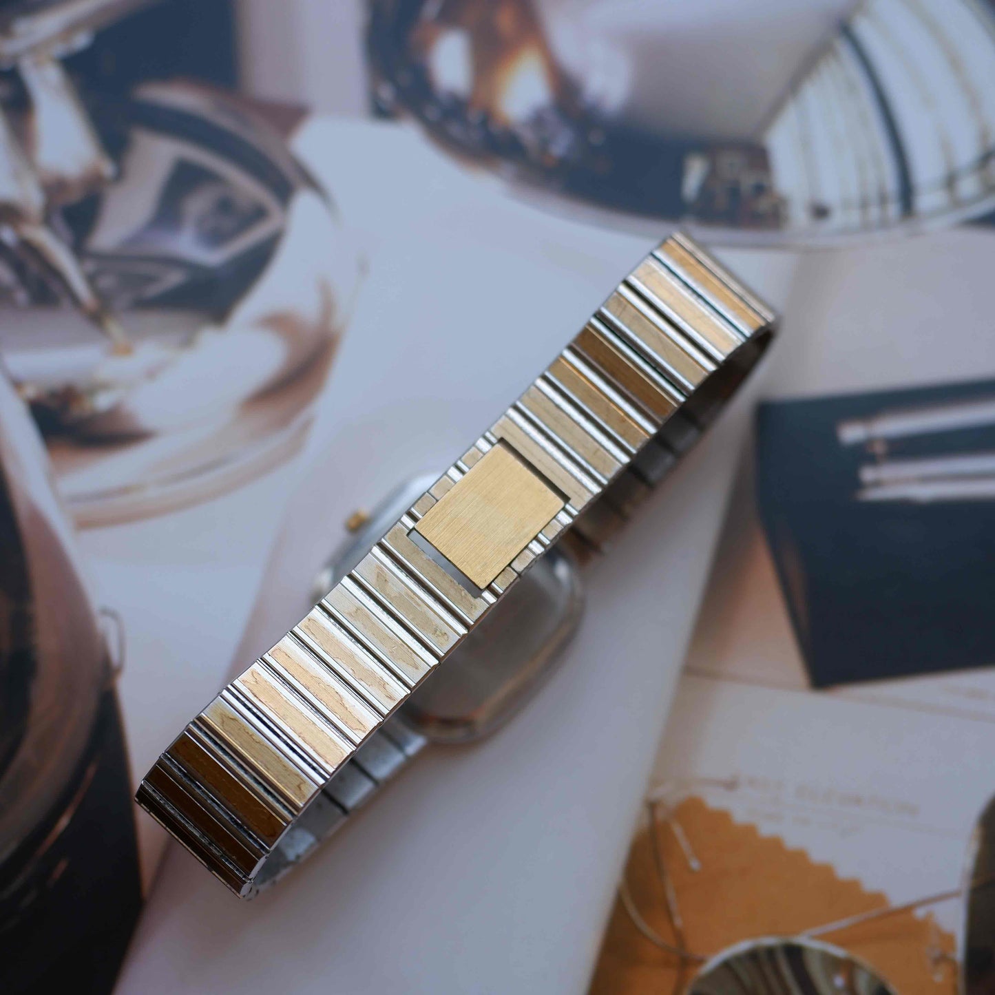 Vintage Citizen Dress Integrated Two-Tone Bracelet Strcutured Champagne Dial 80s