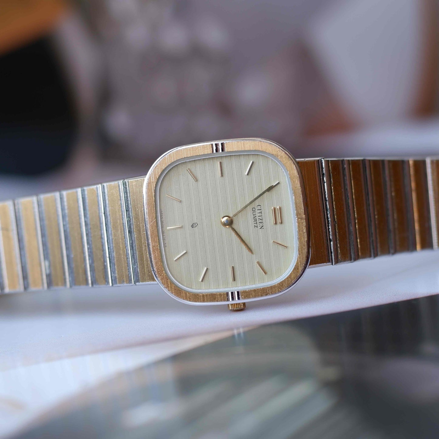Vintage Citizen Dress Integrated Two-Tone Bracelet Strcutured Champagne Dial 80s