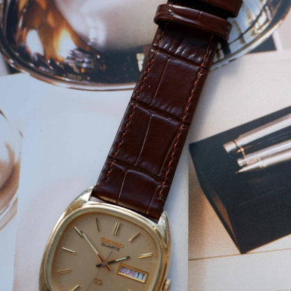 Vintage Seiko SQ Cushion Case Day-Date Quartz Gold 80s
