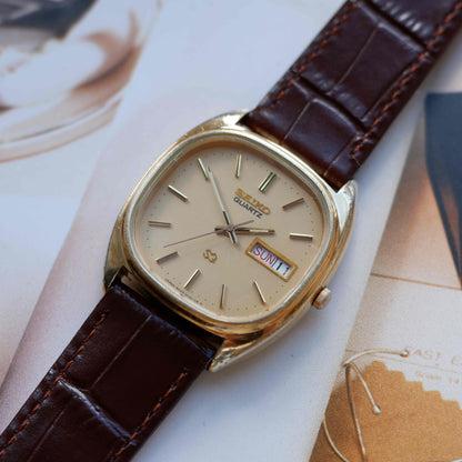 Vintage Seiko SQ Cushion Case Day-Date Quartz Gold 80s