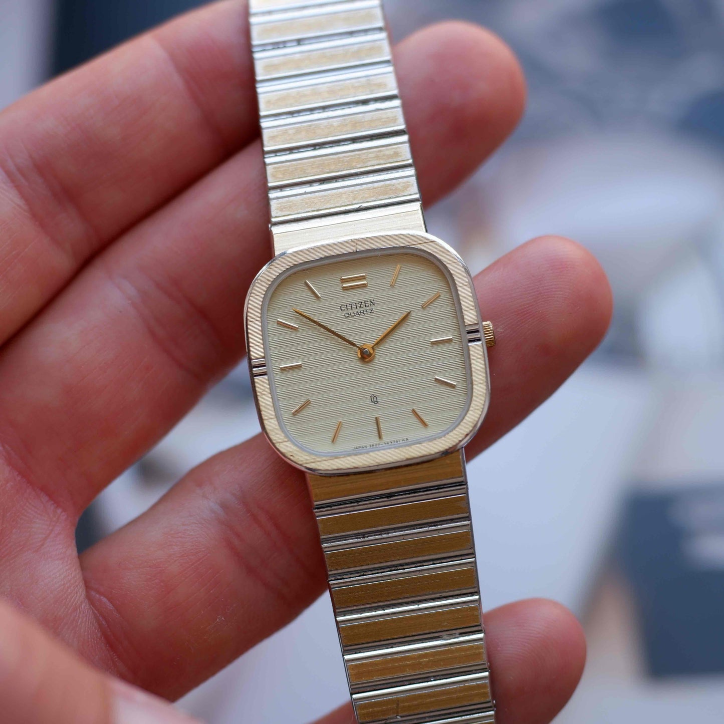 Vintage Citizen Dress Integrated Two-Tone Bracelet Strcutured Champagne Dial 80s
