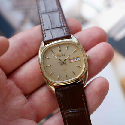 Vintage Seiko SQ Cushion Case Day-Date Quartz Gold 80s
