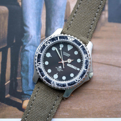 Vintage Citizen Diver Watch Day Date 80s Black Dial Quartz