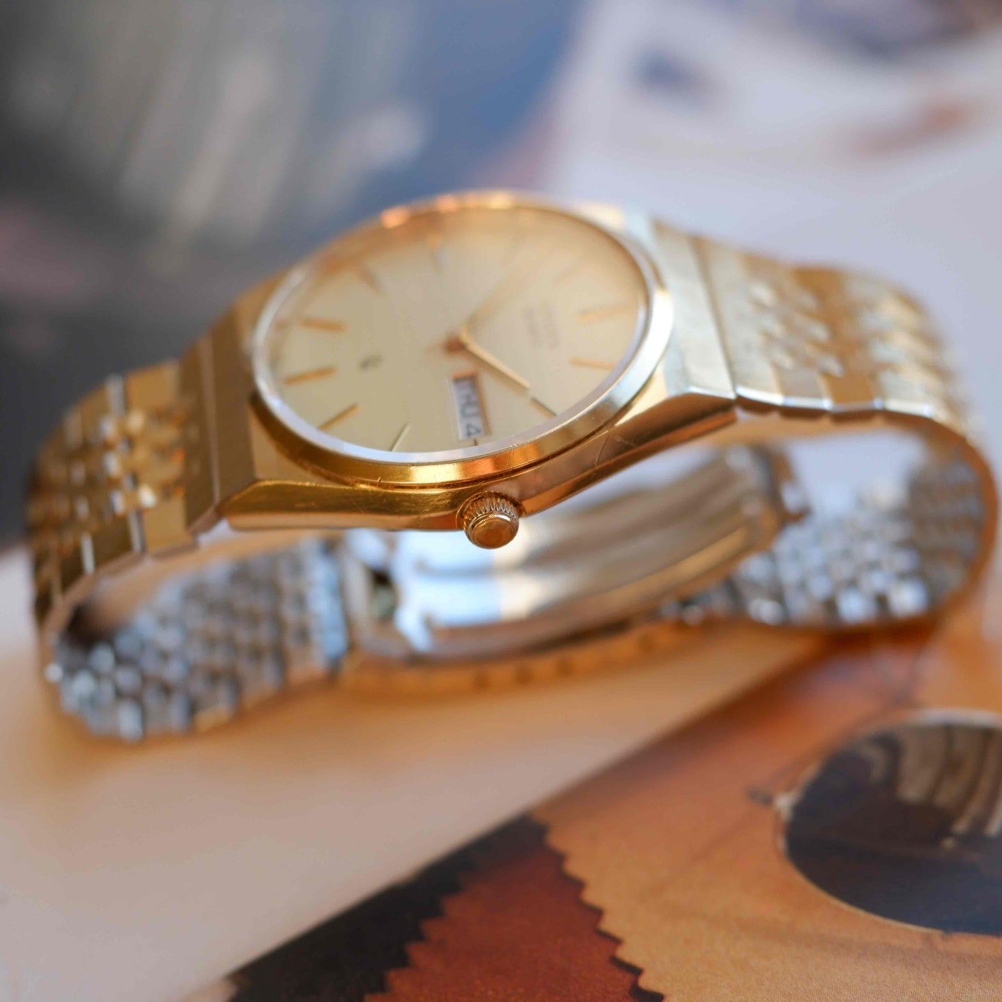 Vintage Citizen Gold Day-Date Quartz 80s Slim Case Spanish Dial