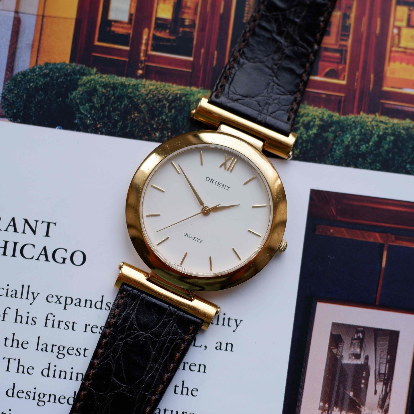 Vintage Orient Watch White Dial with Central Lugs Quartz 80s - MINT