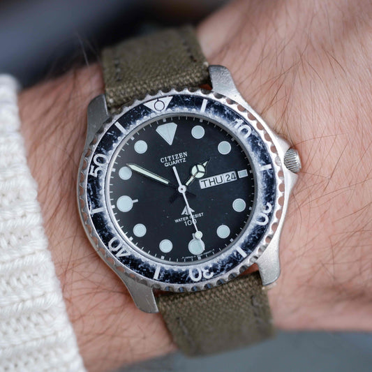 Vintage Citizen Diver Watch Day Date 80s Black Dial Quartz