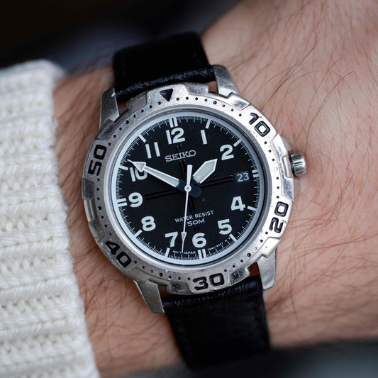 Vintage Seiko Diver Watch Date 80s Black Structured Dial Quartz