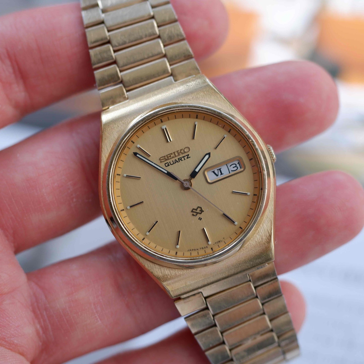Vintage Seiko Quartz Day Date 90s with Gold Burst Dial and Roman Day