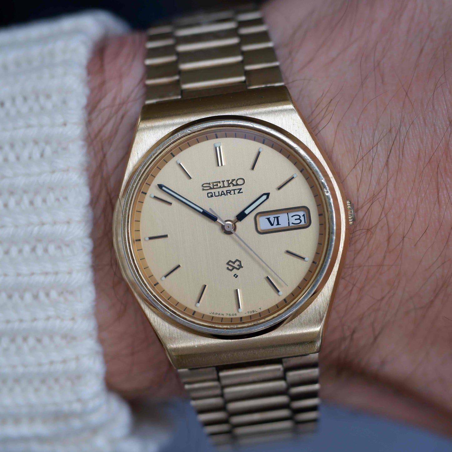 Vintage Seiko Quartz Day Date 90s with Gold Burst Dial and Roman Day