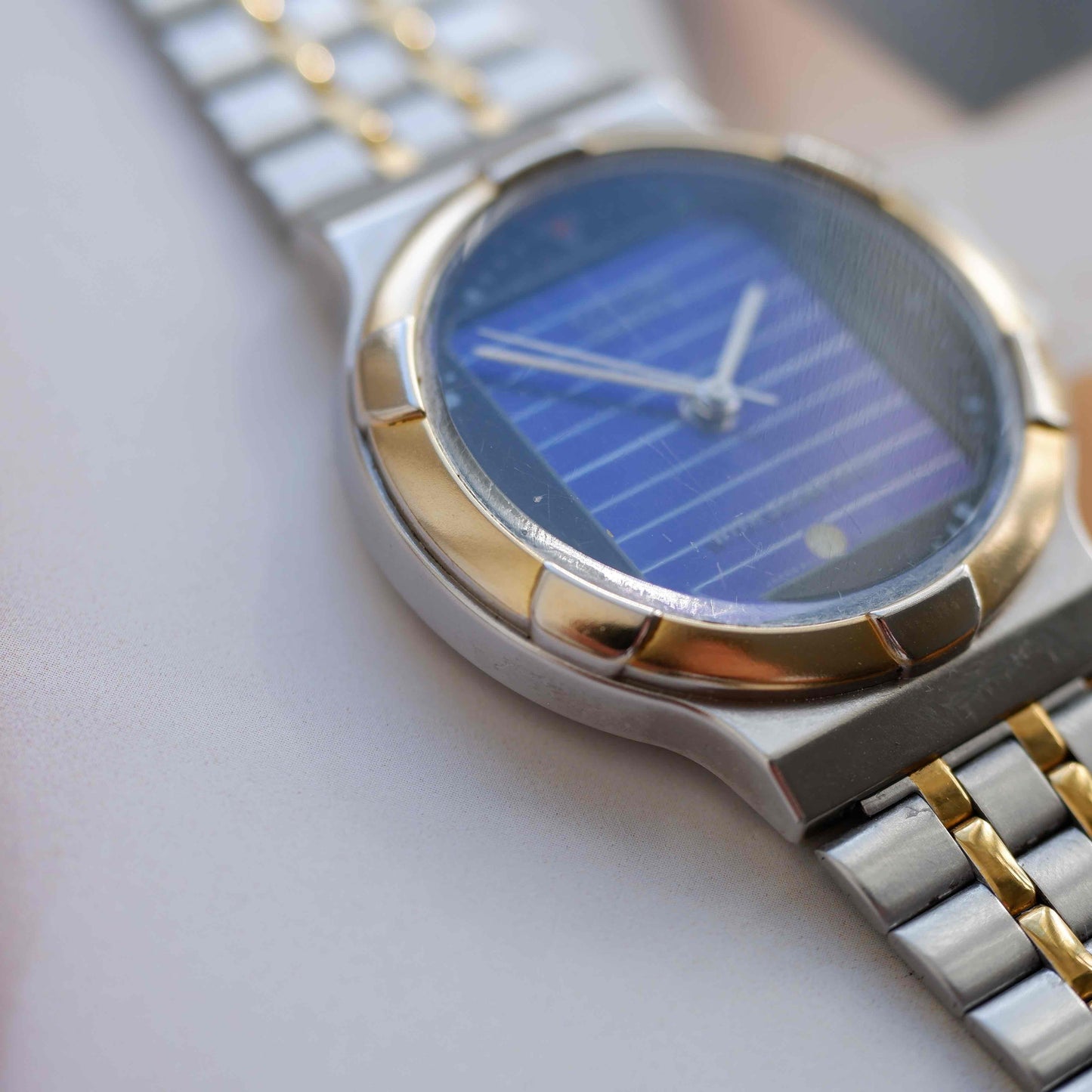 Vintage Citizen Solar Space Dial Quartz Watch 80s Two-Tone Date