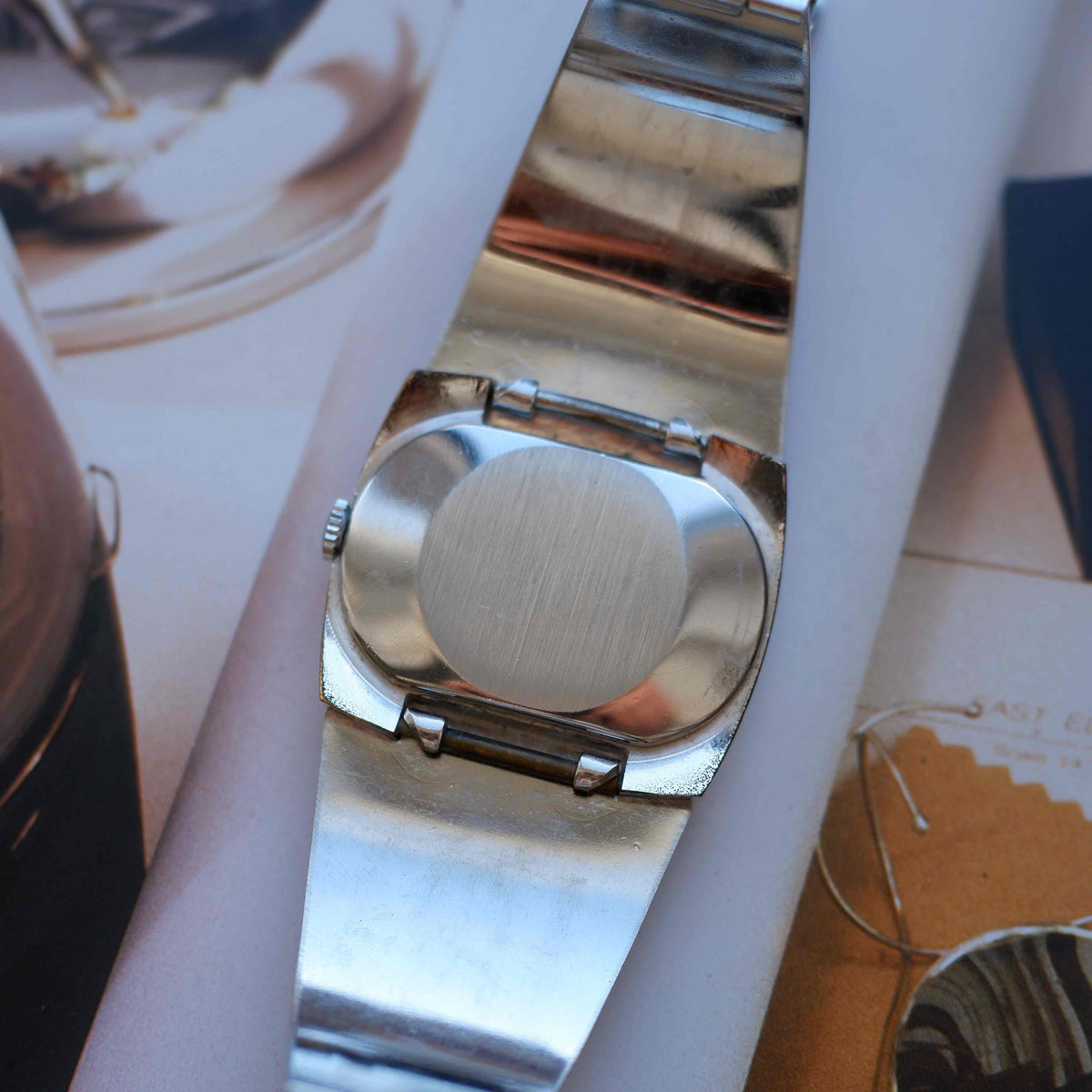 Vintage Gloriosa Antichoc 70s Space Age Oval Dial Integrated Bracelet