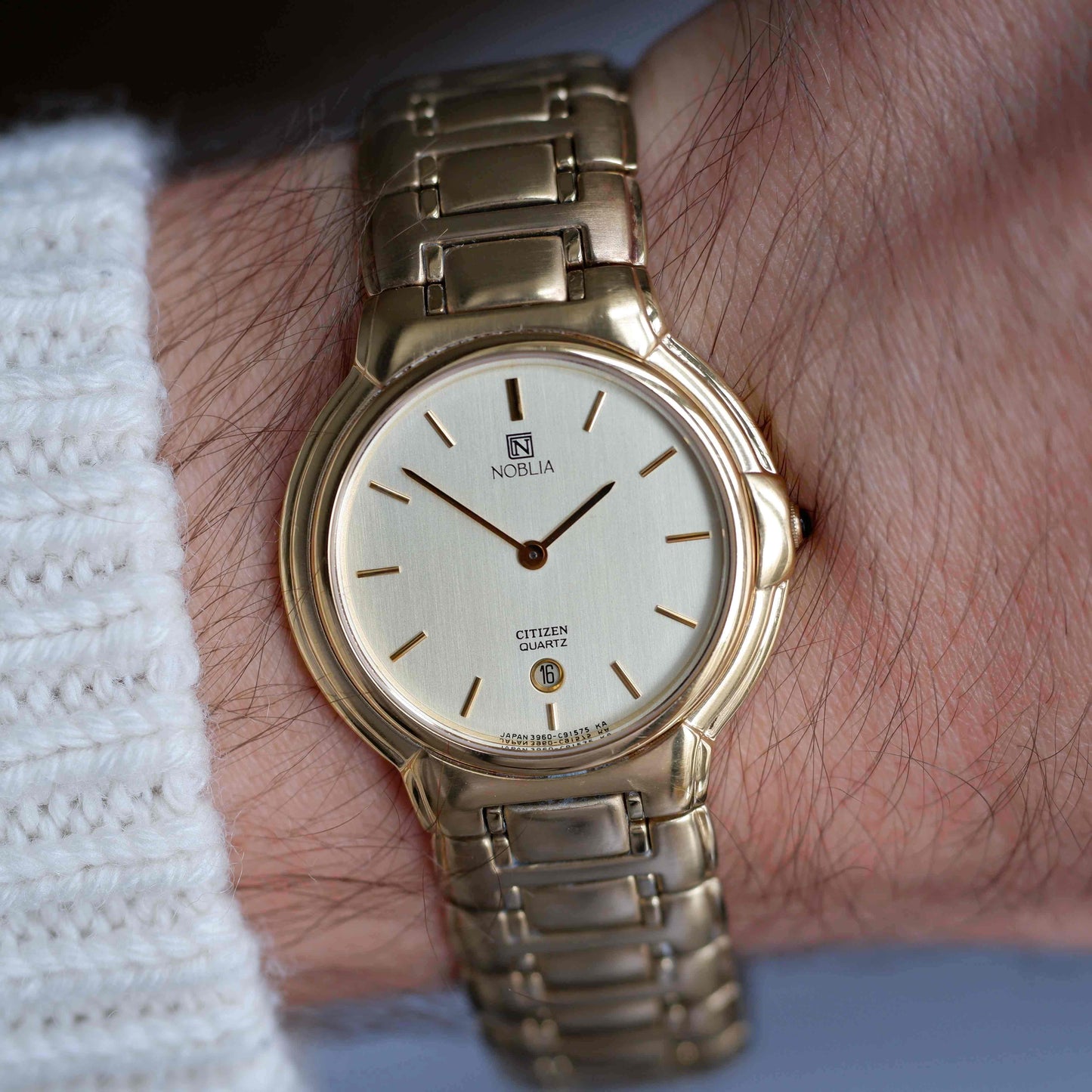 Vintage Citizen Noblia Date Quartz 80s Slim Case Champagne Dial NOS