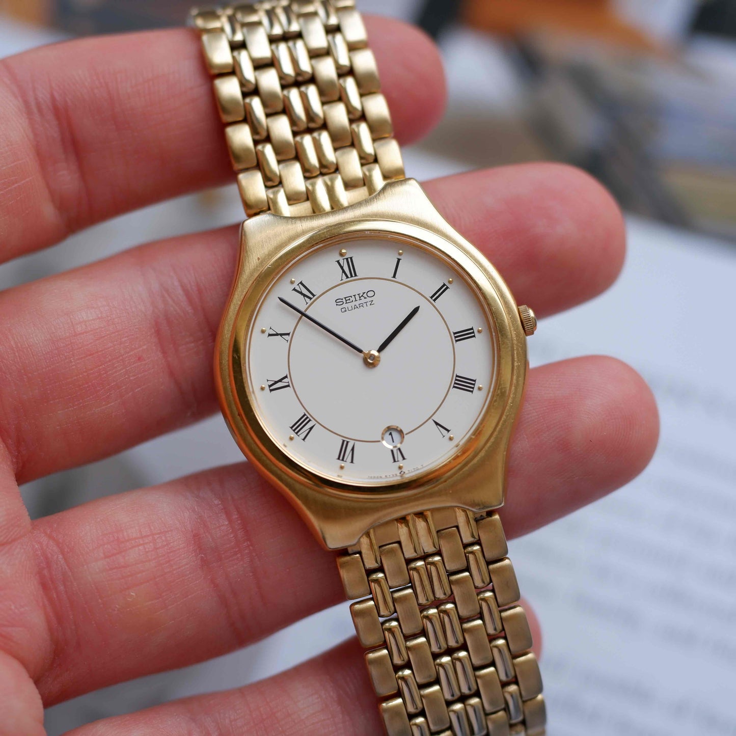 Vintage Seiko Quartz Date 90s with White Roman Dial Integrated Bracelet - MINT