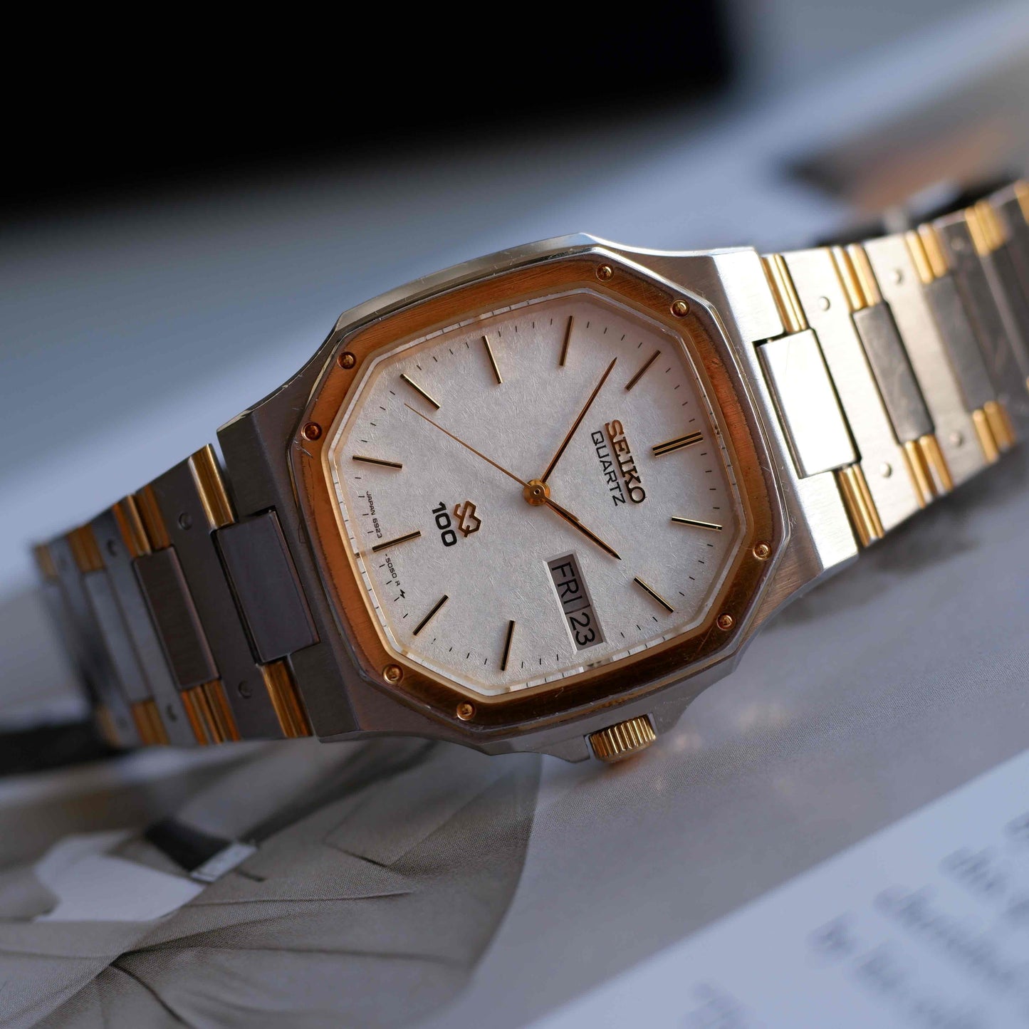 Vintage Seiko SQ 100 Ref. 6923-5050 Snowflake Dial Quartz Two Tone 80s with Box