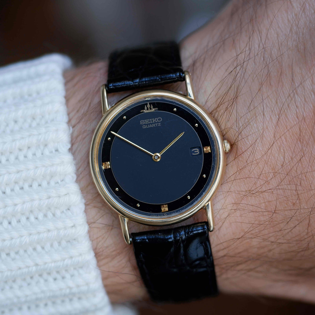 Vintage Seiko Crest 90s Gold Black Dial Quartz with Date