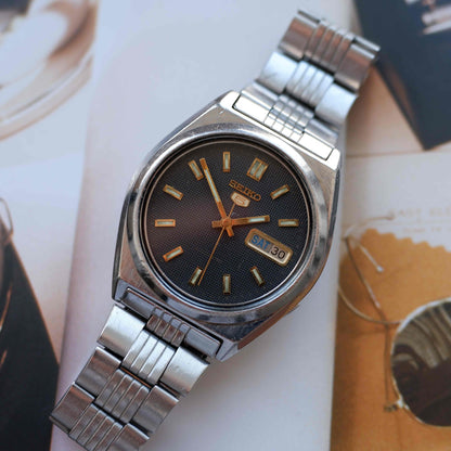 Vintage Seiko 5 Automatic Blue Structured Dial from the 80s