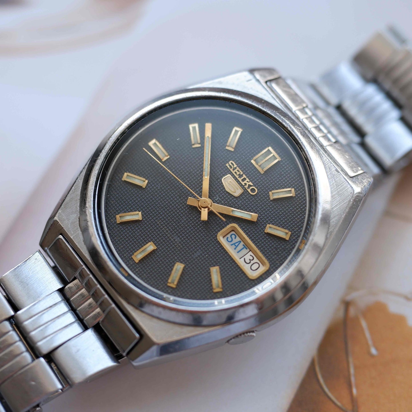 Vintage Seiko 5 Automatic Blue Structured Dial from the 80s