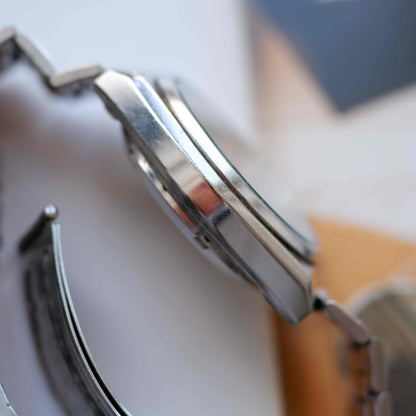 Vintage Seiko 5 Automatic Blue Structured Dial from the 80s