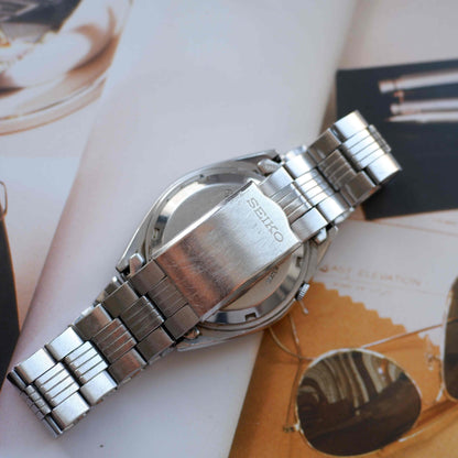 Vintage Seiko 5 Automatic Blue Structured Dial from the 80s